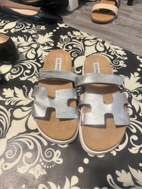 Steve Madden Kids Metallic Silver Cutout Slide Sandals